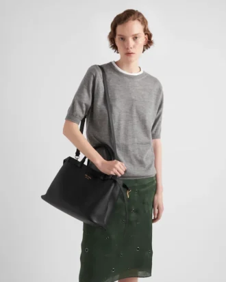 Prada Buckle Medium läderhandväska med dubbelt bälte