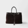 Prada Buckle-väska i mocka med bälte