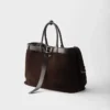 Prada Buckle-väska i mocka med bälte