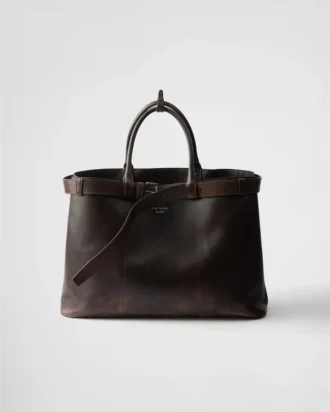 Prada Buckle-väska i nappaläder med bälte Prada Buckle-väska i nappaläder med bälte