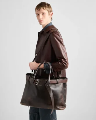 Prada Buckle-väska i nappaläder med bälte Prada Buckle-väska i nappaläder med bälte