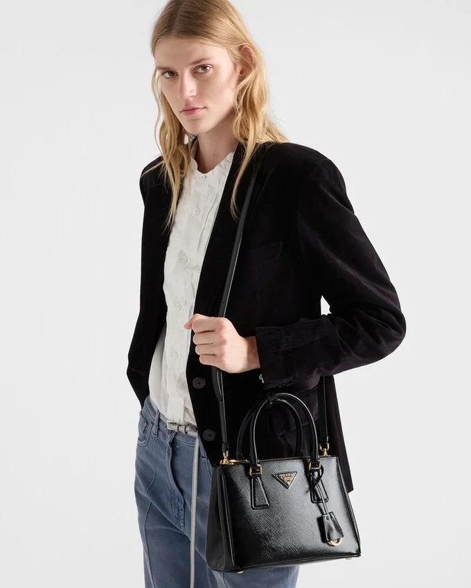 Prada Galleria liten väska i lackat Saffiano-läder Prada Galleria liten väska i lackat Saffiano-läder