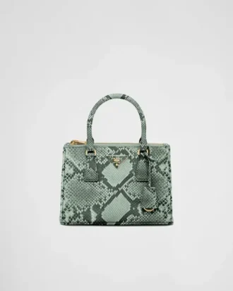 Prada Galleria liten väska i pytonskinn