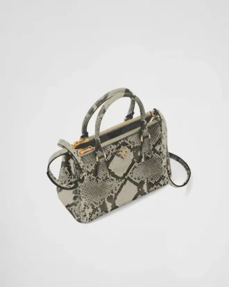 Prada Galleria liten väska i pytonskinn