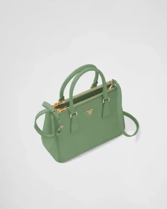 Prada Galleria liten väska i strutsläder