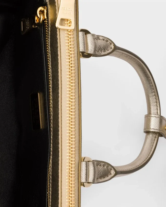 Prada Galleria miniväska i lackat Saffiano-läder Prada Galleria miniväska i lackat Saffiano-läder