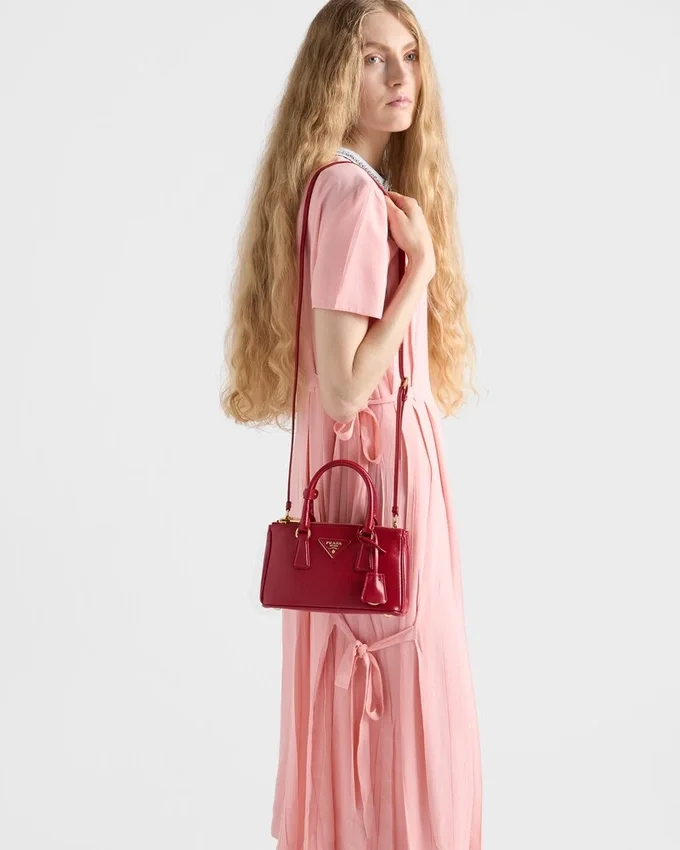 Prada Galleria miniväska i lackat Saffiano-läder Prada Galleria miniväska i lackat Saffiano-läder