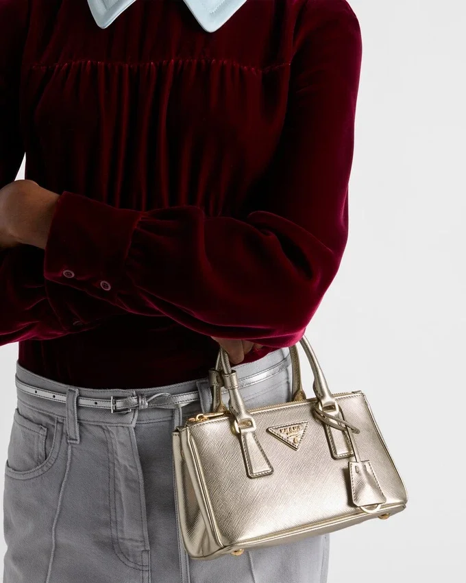 Prada Galleria miniväska i lackat Saffiano-läder Prada Galleria miniväska i lackat Saffiano-läder