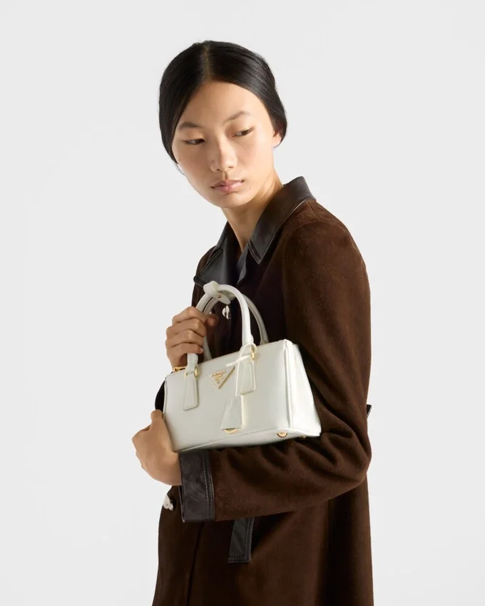 Prada Galleria miniväska i lackat Saffiano-läder Prada Galleria miniväska i lackat Saffiano-läder