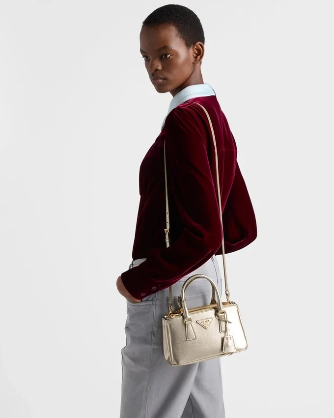 Prada Galleria miniväska i lackat Saffiano-läder Prada Galleria miniväska i lackat Saffiano-läder