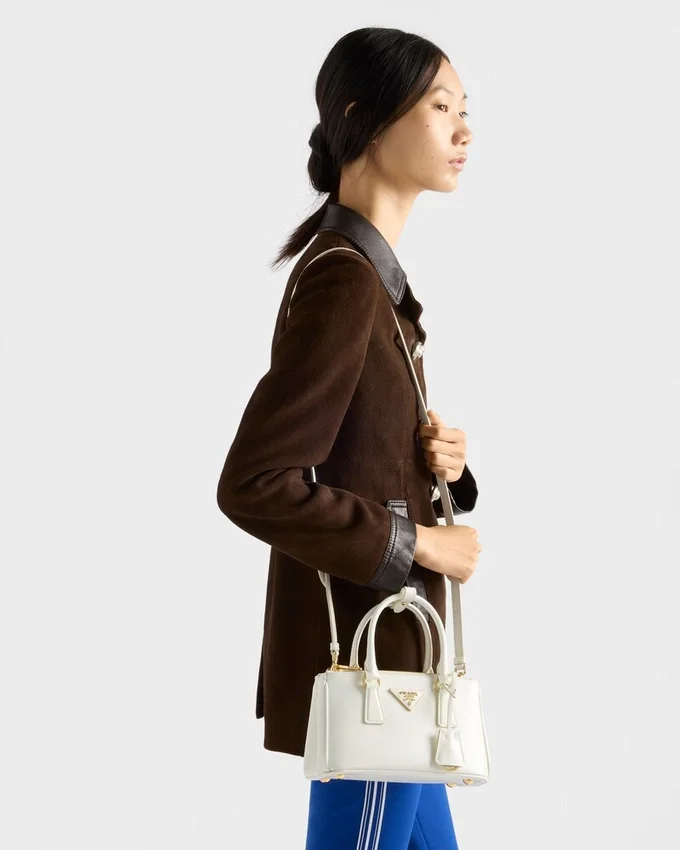Prada Galleria miniväska i lackat Saffiano-läder Prada Galleria miniväska i lackat Saffiano-läder