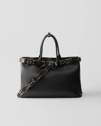 Prada-läderväska med spänne och nitar Prada-läderväska med spänne och nitar