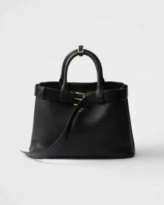 Prada medellång läderhandväska med spänne och bälte
