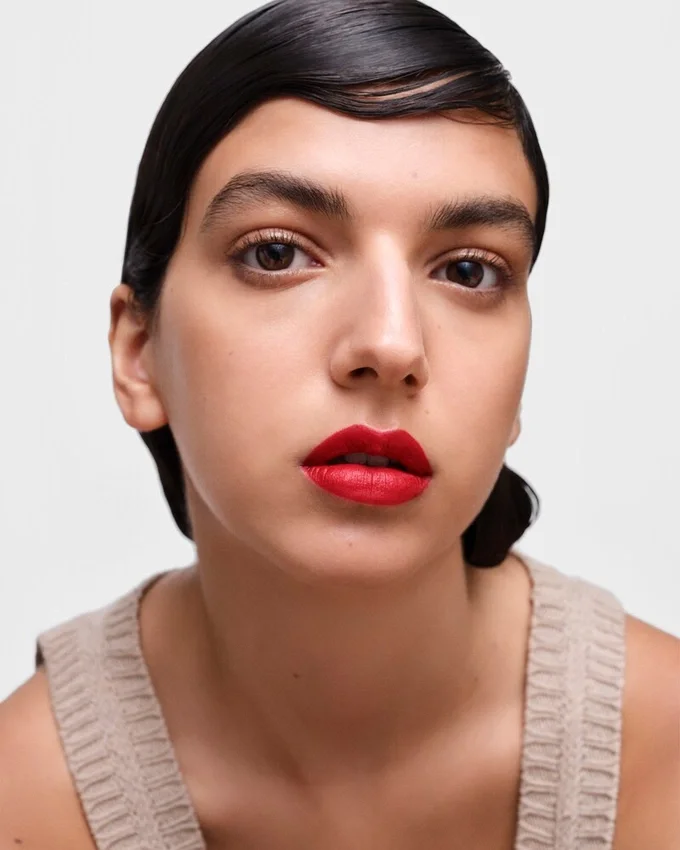 Prada Monochrome Hyper Matte Lipstick – R27 – Rubino Prada Monochrome Hyper Matte Lipstick – R27 – Rubino