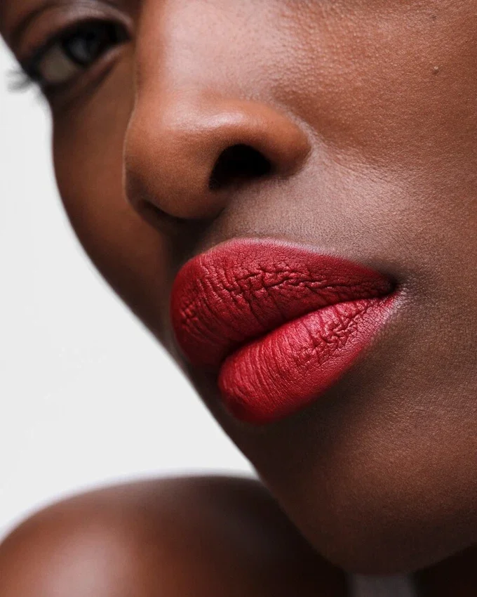 Prada Monochrome Hyper Matte Lipstick – R27 – Rubino Prada Monochrome Hyper Matte Lipstick – R27 – Rubino