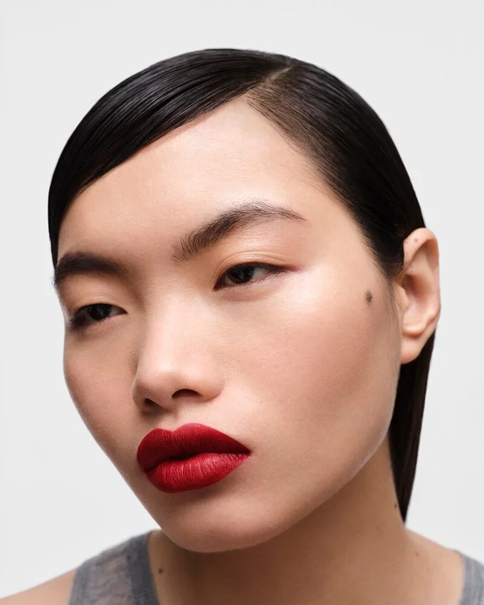 Prada Monochrome Hyper Matte Lipstick – R27 – Rubino Prada Monochrome Hyper Matte Lipstick – R27 – Rubino
