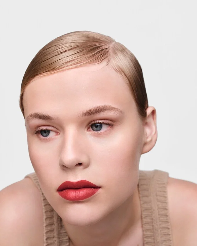 Prada Monochrome Hyper Matte Lipstick – R29 – Pompei Prada Monochrome Hyper Matte Lipstick – R29 – Pompei