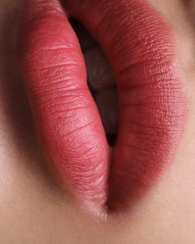 Prada Monochrome Soft Matte Lipstick – B102 – Sienne Prada Monochrome Soft Matte Lipstick – B102 – Sienne
