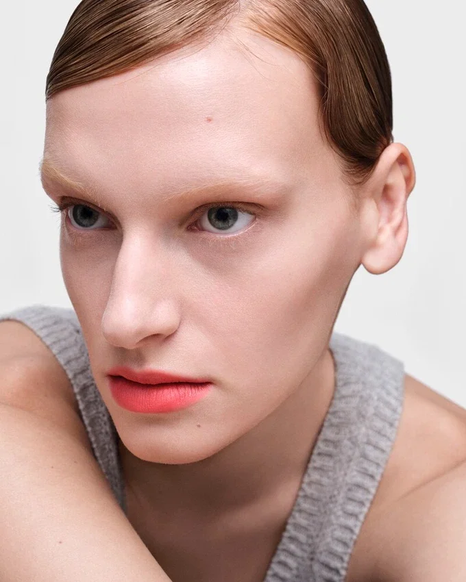 Prada Monochrome Soft Matte Lipstick – O176 – Nacarat Prada Monochrome Soft Matte Lipstick – O176 – Nacarat