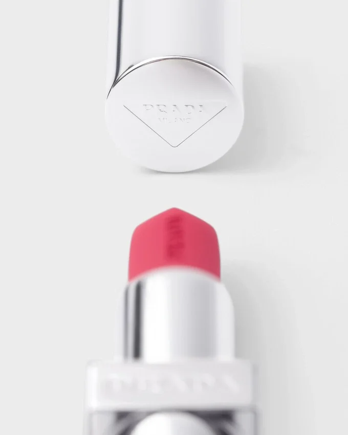 Prada Monochrome Soft Matte Lipstick – P157 – Pourpre Prada Monochrome Soft Matte Lipstick – P157 – Pourpre
