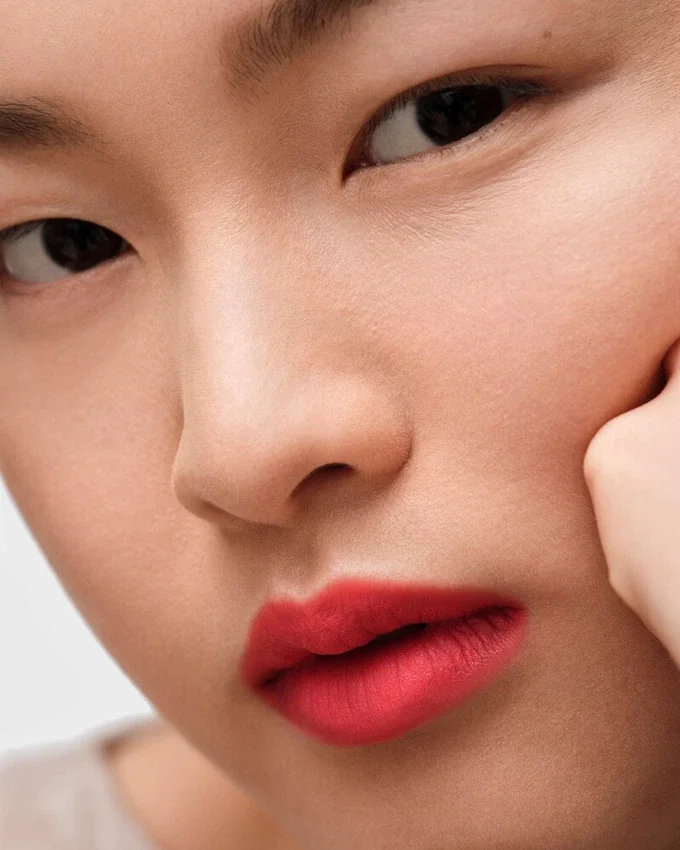 Prada Monochrome Soft Matte Lipstick – R127 – Carminio Prada Monochrome Soft Matte Lipstick – R127 – Carminio