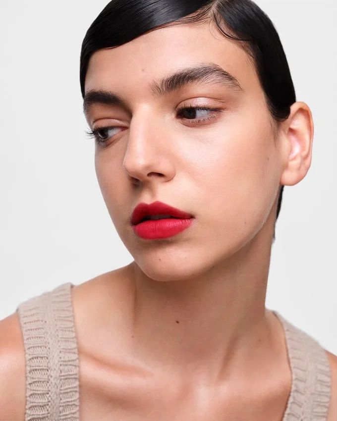 Prada Monochrome Soft Matte Lipstick – R127 – Carminio Prada Monochrome Soft Matte Lipstick – R127 – Carminio