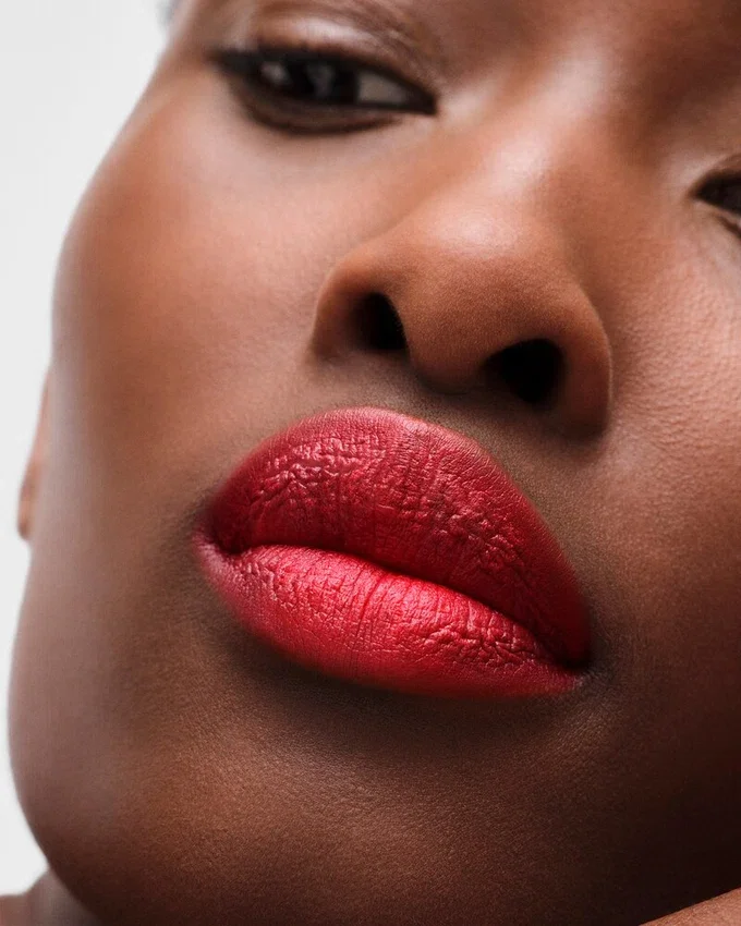 Prada Monochrome Soft Matte Lipstick – R127 – Carminio Prada Monochrome Soft Matte Lipstick – R127 – Carminio