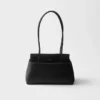 Prada Passage Medium läderväska med Re-Nylon-flik