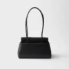 Prada Passage Medium läderväska med Re-Nylon-flik