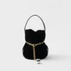 Prada Petit Sac Noir Mini-bucketväska i sammet och nappaläder Prada Petit Sac Noir Mini-bucketväska i sammet och nappaläder