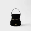 Prada Petit Sac Noir Mini-bucketväska i sammet och nappaläder Prada Petit Sac Noir Mini-bucketväska i sammet och nappaläder