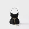 Prada Petit Sac Noir Mini Re-Nylon och nappaläder-hinkväska Prada Petit Sac Noir Mini Re-Nylon och nappaläder-hinkväska