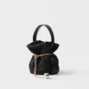 Prada Petit Sac Noir Mini Re-Nylon och nappaläder-hinkväska Prada Petit Sac Noir Mini Re-Nylon och nappaläder-hinkväska