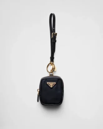 Prada Re-Edition 1978 Re-Nylon miniväska med nyckelring