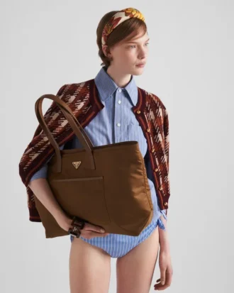 Prada Re-Edition 1978 Stor tote-väska i Re-Nylon och Saffiano-läder