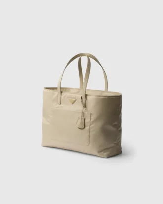 Prada Re-Edition 1978 Stor tote-väska i Re-Nylon och Saffiano-läder