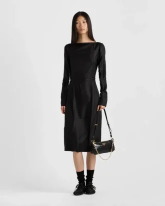 Prada Re-Edition 2002 Medium läderaxelväska