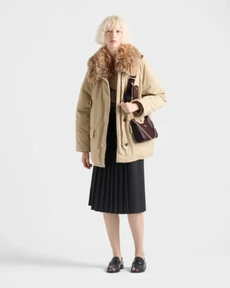 Prada Re-Edition 2005 väska i Saffiano-läder