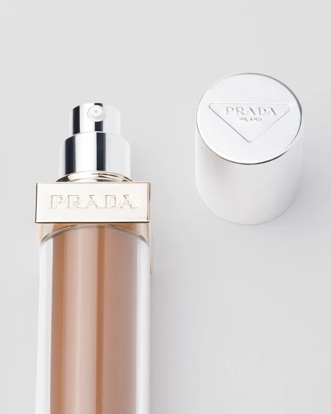 Prada Reveal Skin Optimizing Foundation – Dw80 – Mörk varm Prada Reveal Skin Optimizing Foundation – Dw80 – Mörk varm