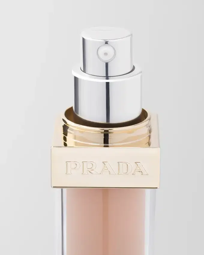 Prada Reveal Skin Optimizing Foundation – Ln10 – Ljus neutral Prada Reveal Skin Optimizing Foundation – Ln10 – Ljus neutral