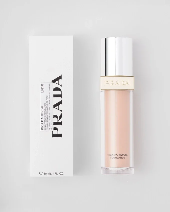 Prada Reveal Skin Optimizing Foundation – Ln10 – Ljus neutral Prada Reveal Skin Optimizing Foundation – Ln10 – Ljus neutral