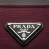 Prada Speedrock kortfodral i Re-Nylon och läder Prada Speedrock kortfodral i Re-Nylon och läder