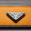 Prada Speedrock kortfodral i Re-Nylon och läder Prada Speedrock kortfodral i Re-Nylon och läder