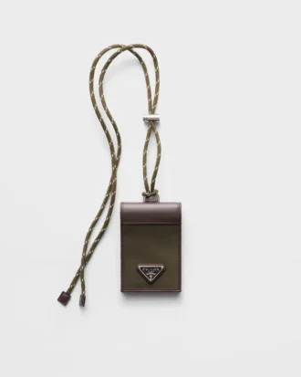 Prada Speedrock kortfodral i Re-Nylon och läder med rem