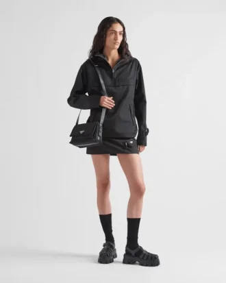 Prada Traveller liten vadderad Re-Nylon-axelväska