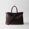 Prada-väska i nappaläder med spänne