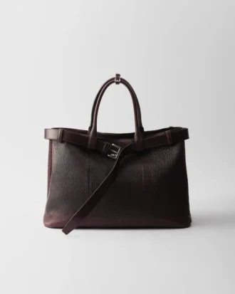 Prada-väska i nappaläder med spänne