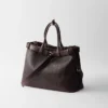 Prada-väska i nappaläder med spänne