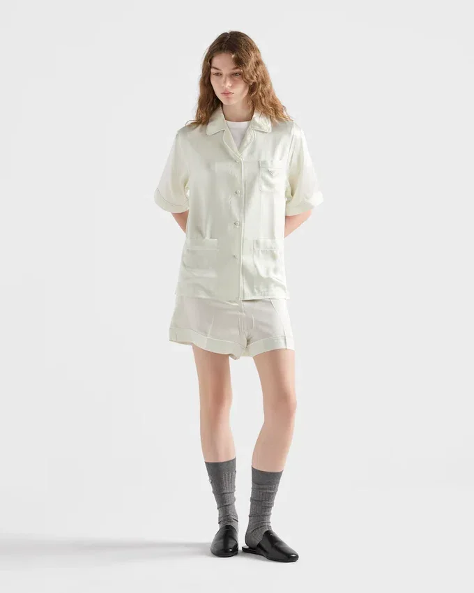 Pyjamas i satin med shorts i vintage-look Pyjamas i satin med shorts i vintage-look