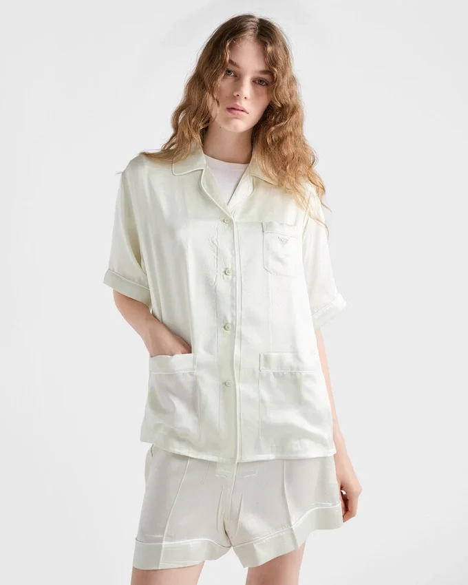 Pyjamas i satin med shorts i vintage-look Pyjamas i satin med shorts i vintage-look